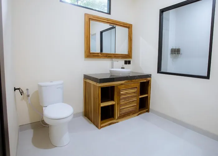 Jeka Escotel & Loft 4*